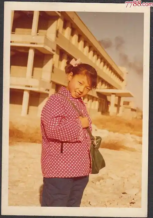 背书包的小女孩-价格:10元-se86328867-老照片-零售-7788收藏__收藏