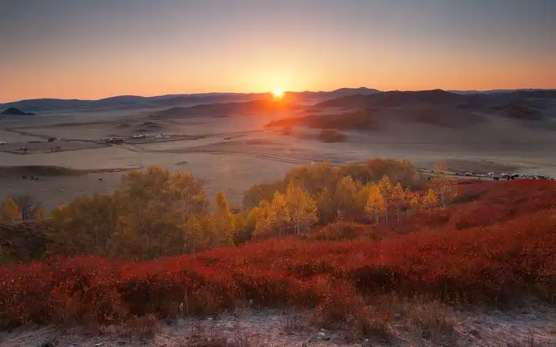 没看到传说的晨雾,失望之余,看到这里的层次,如我所料,太阳升起的一瞬