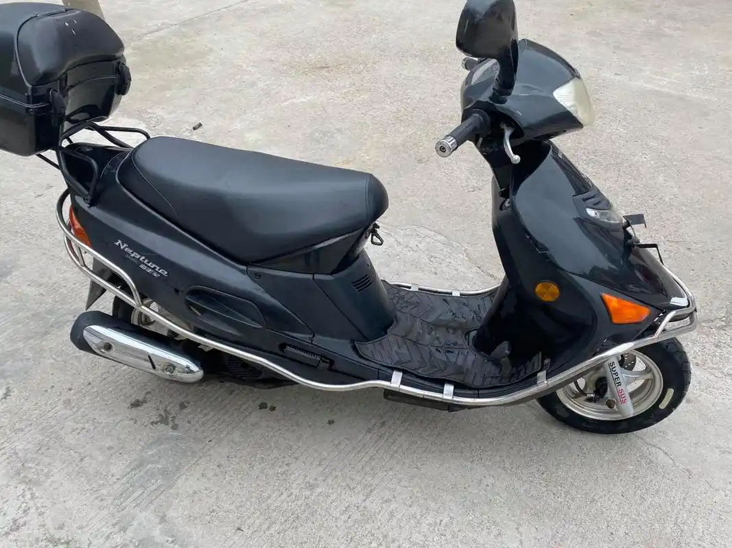 铃木海王星125踏板摩托车,好启动不烧机油