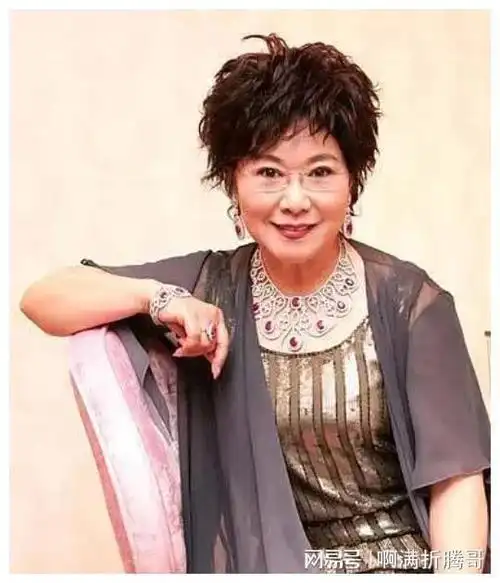 一路砥砺前行的香港公主李司棋83版包惜弱近日宣布息影