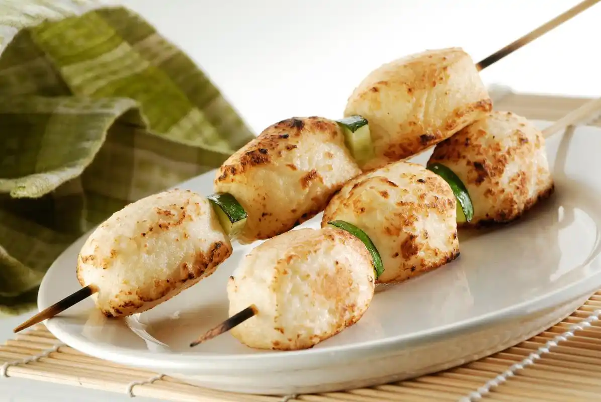 这种烧烤出来的蒜几乎没有臭味,味道很好,但是杀菌消毒作用大打折扣.