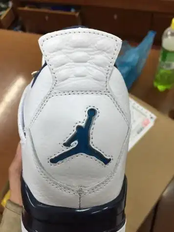 帮我看下,这款aj真假.谢谢.