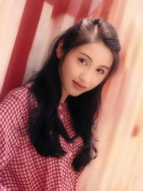 黎姿:嫁给大15岁的残疾富豪,一家5口3人残疾,风光背后有心酸