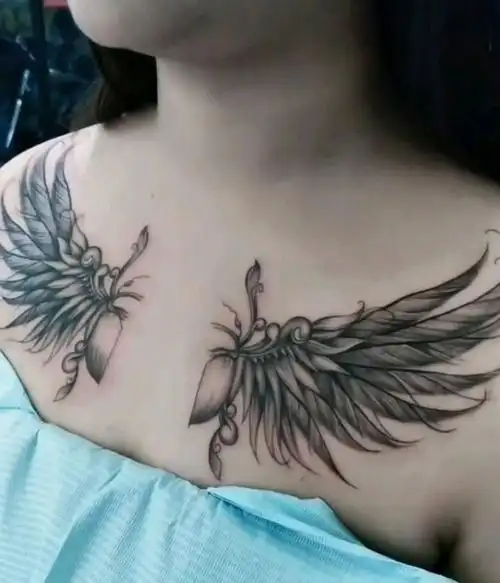 翅膀纹身图片_胸部新传统纹身图案