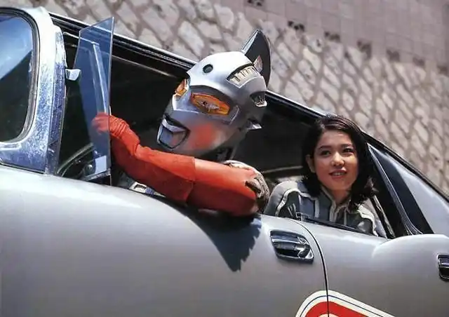 赛文奥特曼女主尤里安奴的扮演者菱见百合子,近日在推特上发文表示