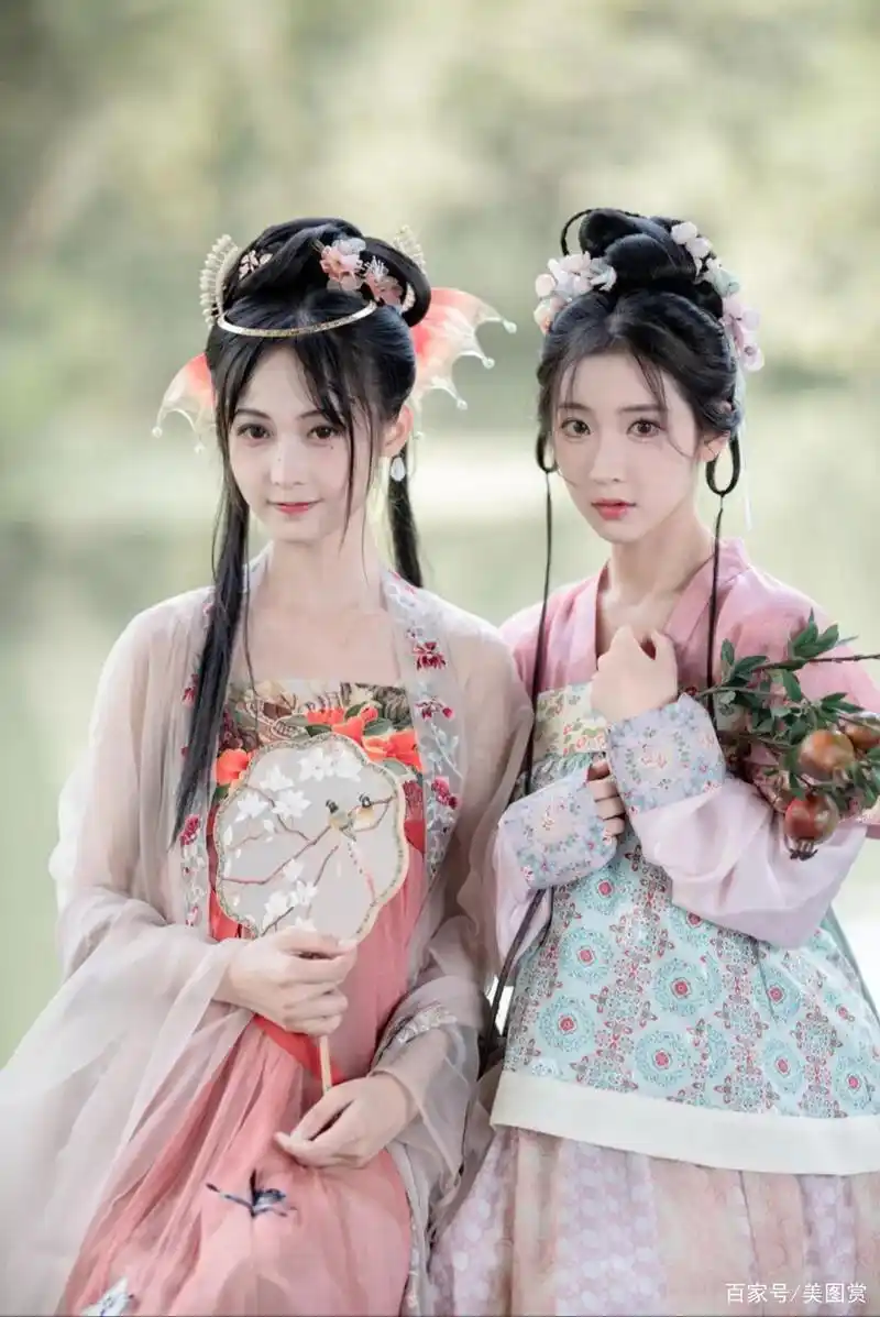 古风汉服姐妹娇滴滴美女户外室外写真
