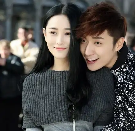 图乔任梁张馨予倒地胸咚被爆要求加戏