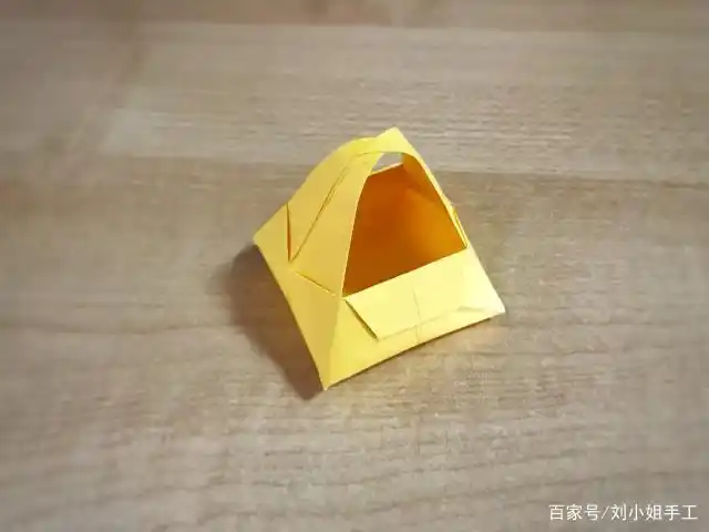 超简单的折纸小篮子,瞬间变身收口收纳盒