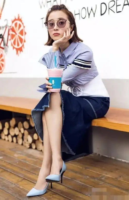 胡冰卿厉害了在身上安了一堵墙竟将身体都拉长了1米