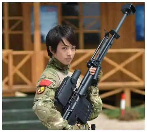 她们就是在特种兵之火凤凰中扮演父女的徐洪浩刘晓洁,两个人想必大家