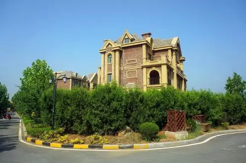 世茂御龙湾~我们如约而至 写美篇         世茂御龙海湾项目位于大连