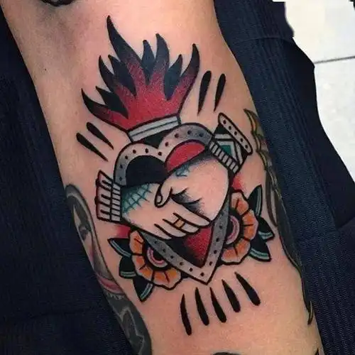 美式复古韵味,oldschool纹身的独特感觉.