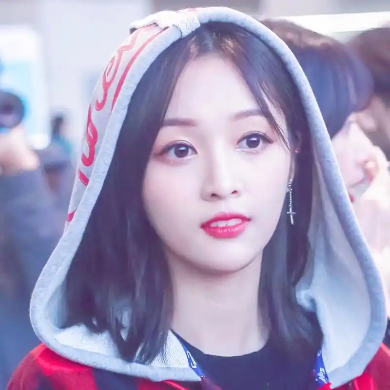 吴宣仪/爱豆头像/自截滤/拿图评论/欢迎关注收藏/by诗洛落 小落头像库