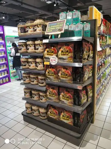 胖东来食品区端架陈列