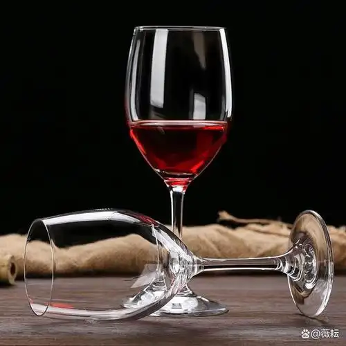 会时不时地来个烛光晚餐,吃一顿牛排喝一杯红酒,所以在家里面会经常