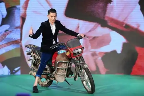 上一张 下一张 浏览所有剧照 查看原图 刘德华骑摩托