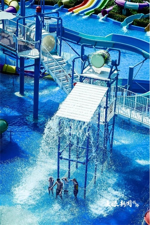 以"泉新出发 撒欢一夏"为主题的中国·石阡佛顶山温泉小镇水乐园活动