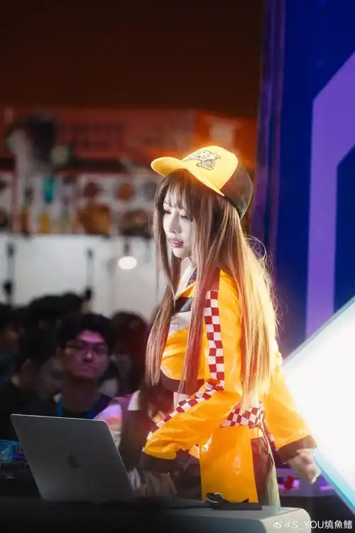 小橘子coser:kk好饿qq飞车手游超话#萤火虫动漫游戏