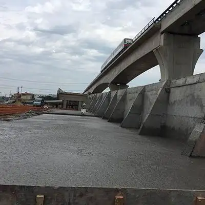 原设计为桥台背悬臂式挡墙及高填方常规填土,变更为轻质土工程主要为