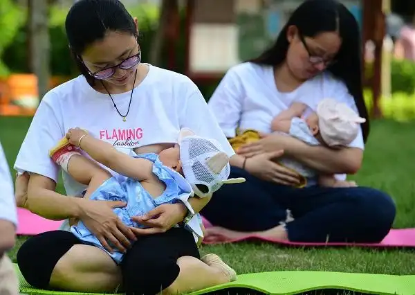 "520"沧州辣妈 集体哺乳 "喂"爱表白