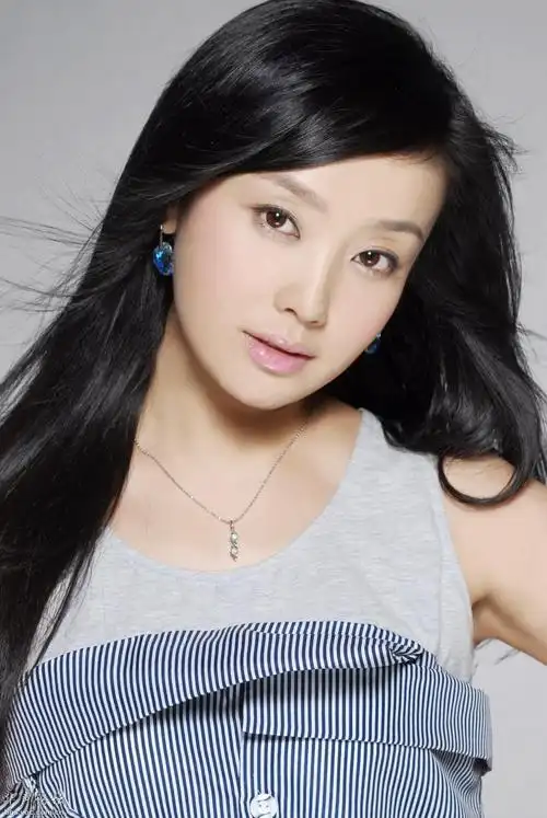 央戏清纯玉女 王子瑜[高清大图]