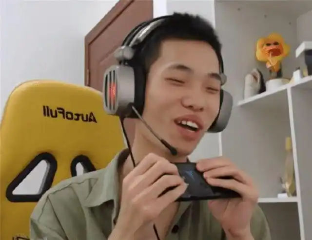 因为鲨鱼不在意自己形象,有时粉丝自己做表情包,鲨鱼毫不在意甚至自我