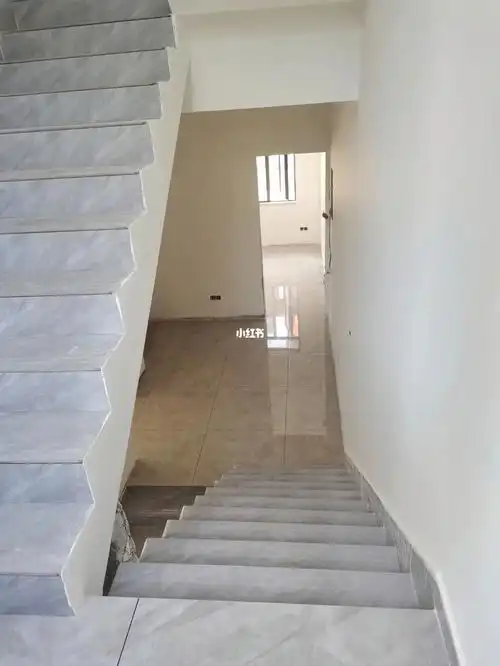 瓷砖楼梯踏步侧面