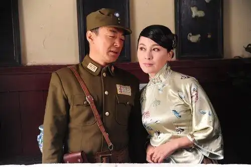 她就是刘欣,毕业于中央戏剧学院,一毕业就参与了电影"步入辉煌"的拍摄