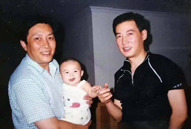 《破晓东方》主演马晓伟:从奶油小生到特型演员,妻子的身份成谜_周萍