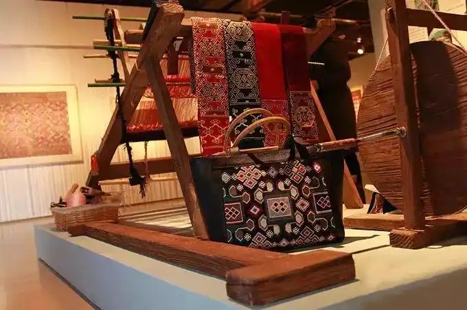 湘西土家织锦:一件衣服,一个民族的历史!(图2)