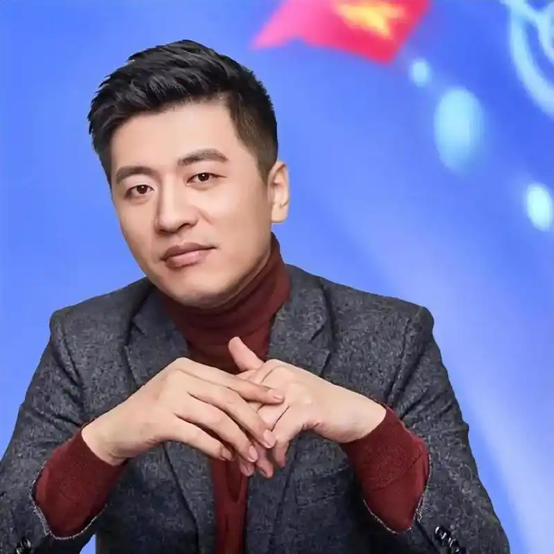 最近,这件事再次发酵,各大新闻学院的教授亲自批评了张雪峰的言论,并