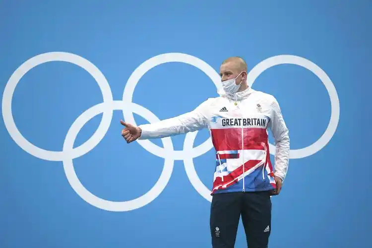 游泳——英国选手夺得男子100米蛙泳冠军