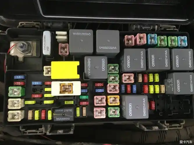 请教酷威保险盒里取"常电",安装行车记录仪,谢啦!