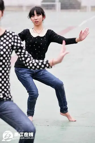 青春就是冬天光脚跳舞