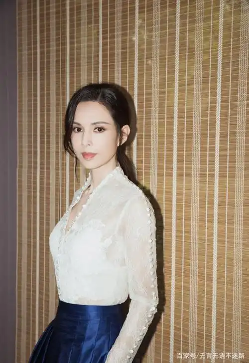 李若彤 古典韵味 蓝白搭配写真