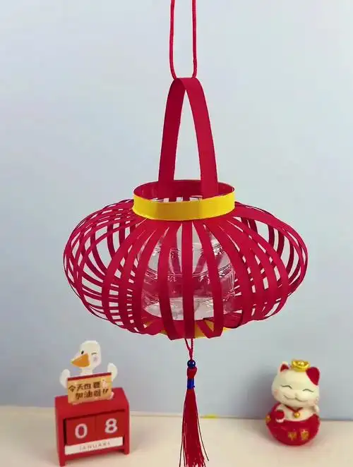 过年喝完的饮料瓶别扔,这个超级简单又好看的灯笼一起做起来-度小视