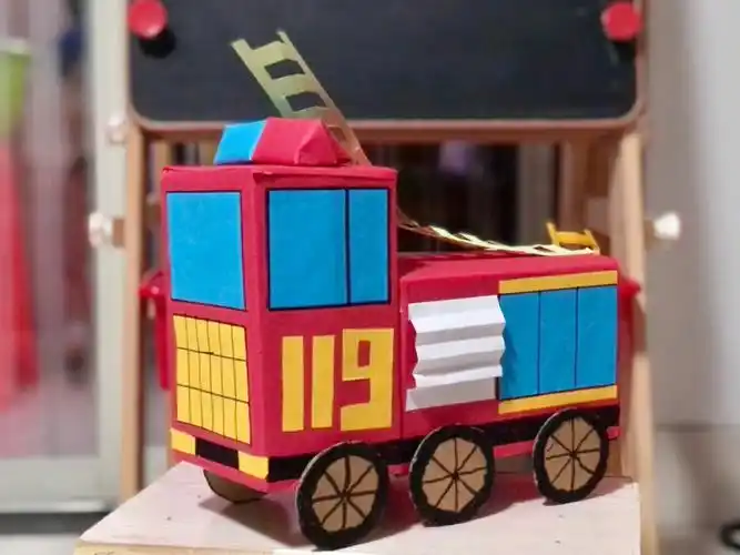 手工纸板消防车