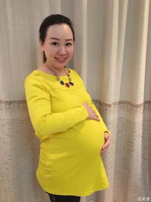 关凌怀二胎肚大如篮球恨不得马上卸货