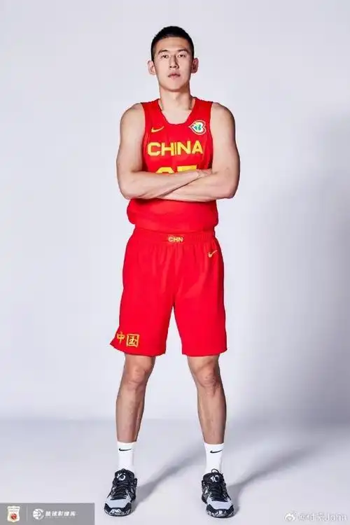 直播吧8月24日讯 今天是辽宁男篮球员付豪的26岁生日,他在个人微博上