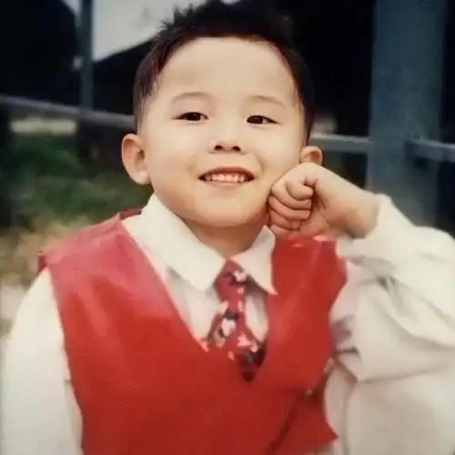 小时候的权志龙依然帅气