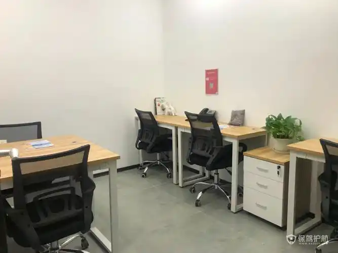 40平简洁布置开放式办公室效果图