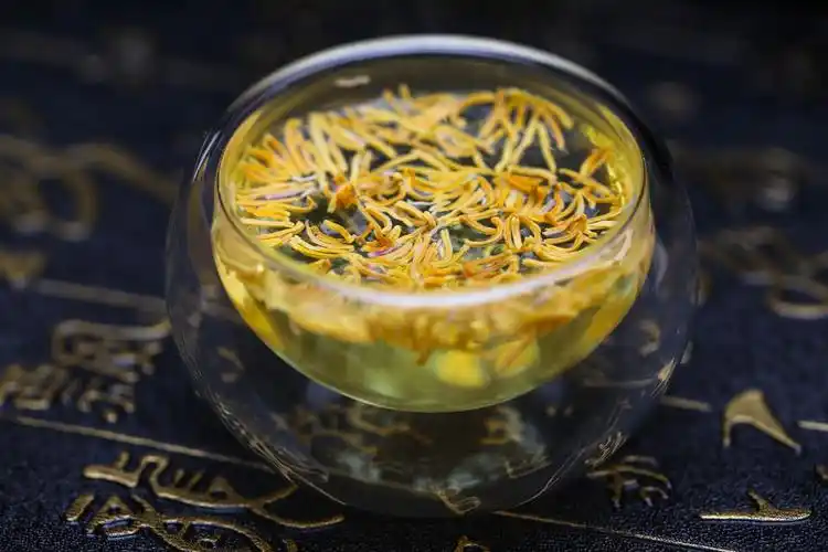 花冠群芳,凝心为茶 牡丹花蕊是牡丹花蕾之精华,营养极其丰富.