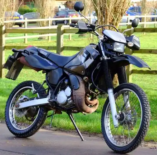 有关以下物品的详细资料: yamaha dt125r 2007 07 10k 1 start easy