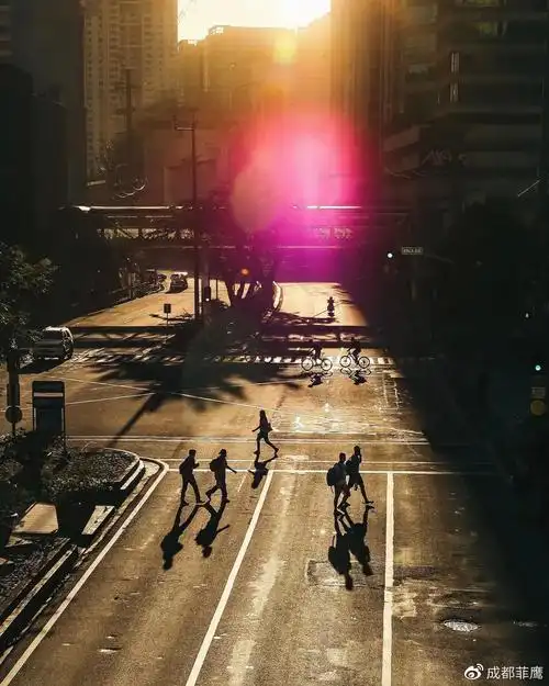 绝美色彩与故事的碰撞光影下暖意的马尼拉