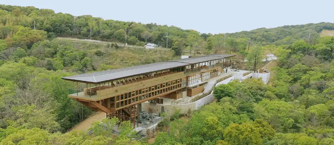坂茂操刀日本淡路岛环景空中建筑禅坊靖宁让人置身漂浮森林