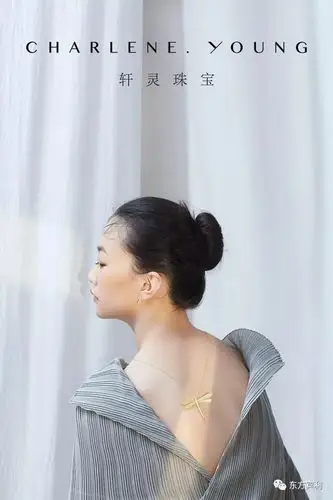 摄影 johnny wong化妆 chong liu造型 mia制片 ran lee助理 lifeng