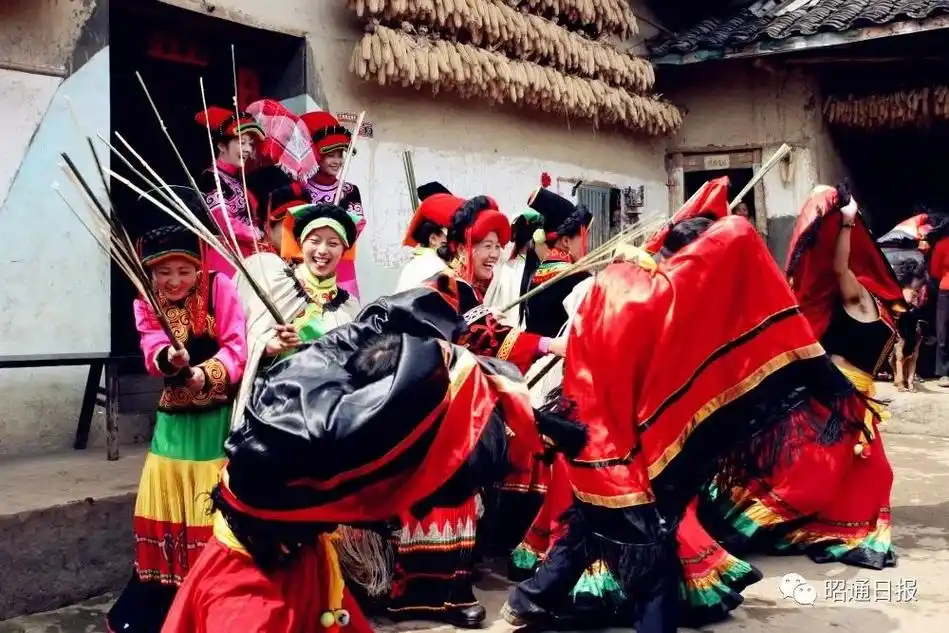 彝族完整的传统结婚习俗既隆重又欢乐.