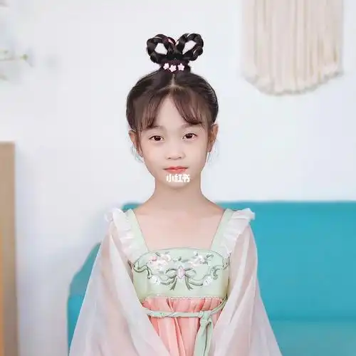 中秋节给女儿梳个嫦娥发型吧简单又仙气