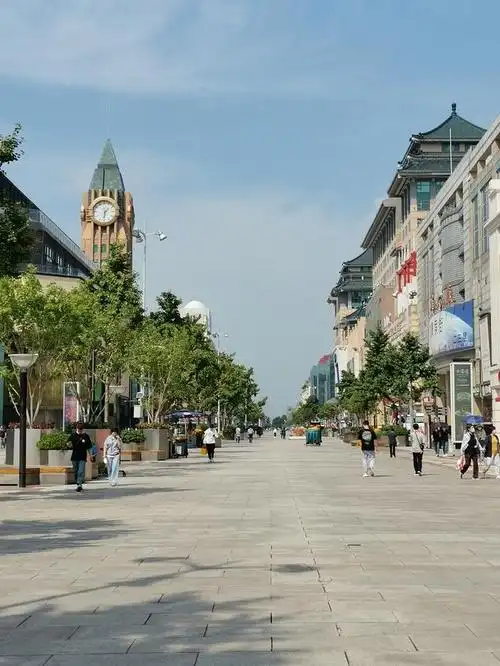 王府井步行街以及周边小胡同:繁华与"京味儿"空间