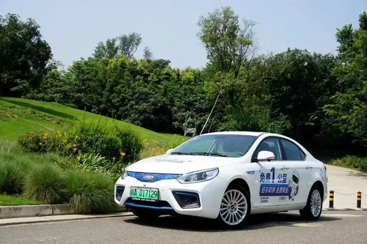 江淮ieva50邂逅成都"最高逼格"小区 可不是谁都能进_搜狐汽车_搜狐网